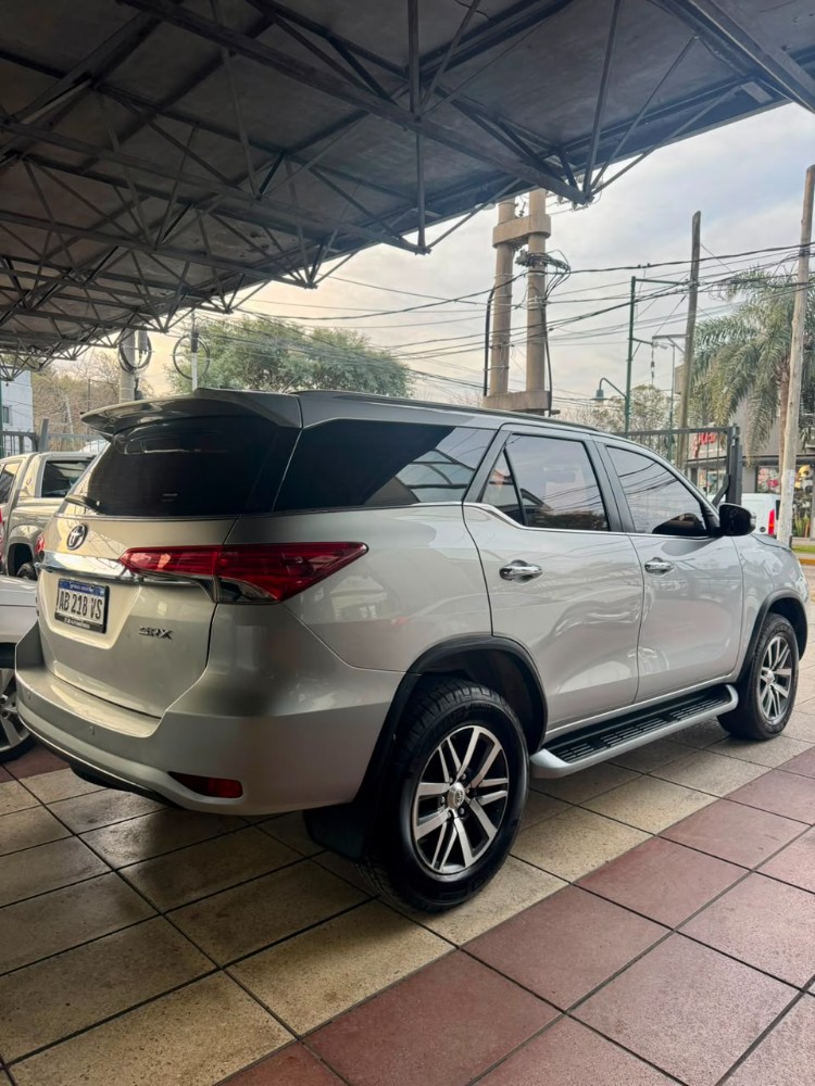 Toyota SW4 SRX 2.8 AT 7 ASIENTOS — foto 4